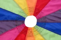 Środek chusty został wzmocniony przeszyciami.