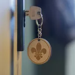 Breloczek drewniany z lilijką - Brelok dla harcerzy - 5