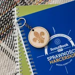 Breloczek drewniany z lilijką - Brelok dla harcerzy - 4