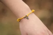 ROWER Bransoletka turystyczna ze srebrną zawieszką na sznurku - różne kolory - 5