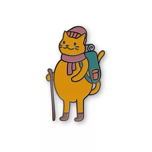 Pin metalowy - Kot podróżnik z plecakiem - PINSTORY