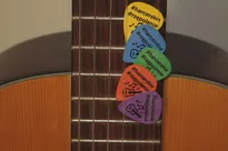 Kolorowe kostki do gitary
