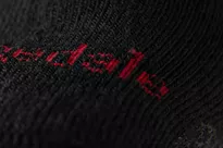 Materiał Merino Endurance to połączenie wełny merynosowej z syntetycznymi włóknami podnoszącymi wytrzymałość skarpet