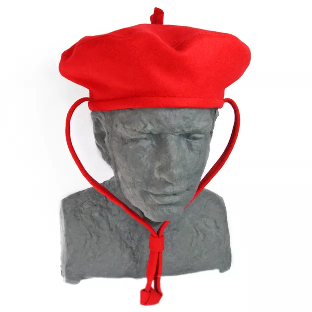 Czerwony beret zuchowy