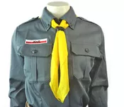 Mundur damski ZHR posiada naszyty znak ZHR