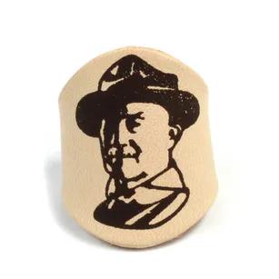 Suwak skautowy jasny wypalany z wizerunkiem Baden-Powella