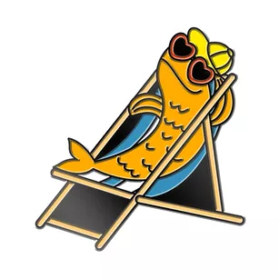 Pin metalowy - Rybka na leżaku - PINSTORY
