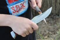 Nóż finka przydaje się do prostych prac obozowych i harcerskich