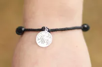 GÓRY Bransoletka turystyczna ze srebrną zawieszką na sznurku - różne kolory - 3