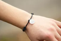 GÓRY Bransoletka turystyczna ze srebrną zawieszką na sznurku - różne kolory - 5