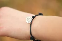 GÓRY Bransoletka turystyczna ze srebrną zawieszką na sznurku - różne kolory - 4