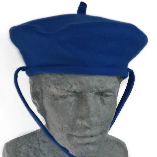 Granatowy beret zuchowy