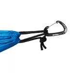 W zestawie aluminiowe karabinki ułatwiające sprawne rozwieszenie hamaka