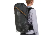 THULE Stir 35 L - Obsidian - damski plecak wycieczkowy na plecach