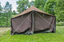 Namiot wojskowy i harcerski - zwany również dziesiątką, dychą