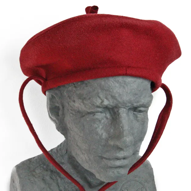 Bordowy beret zuchowy