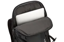 Plecak Thule EnRoute 20 L ma specjalną kieszeń na laptopa - dostęp z boku oraz od góry