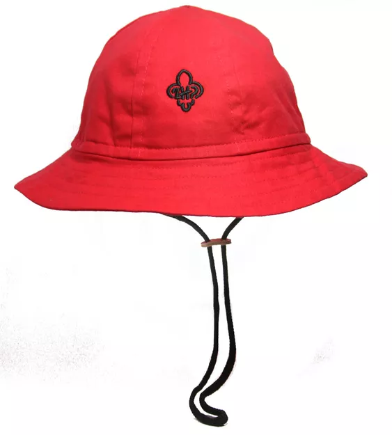 Czerwony kapelusz zuchowy z logo ZHP