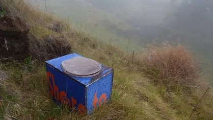 Shit happens – czyli ku pamięci o defekacji