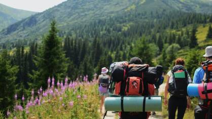 W co spakować się na obóz lub rajd? I dlaczego plecak jest lepszy od walizki?