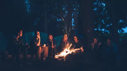 Harcerski mundur włożył gdy miał 12 lat - tekst piosenki Szary Mundur